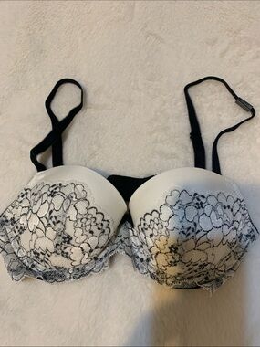 Victoria's Secret 32c Demi